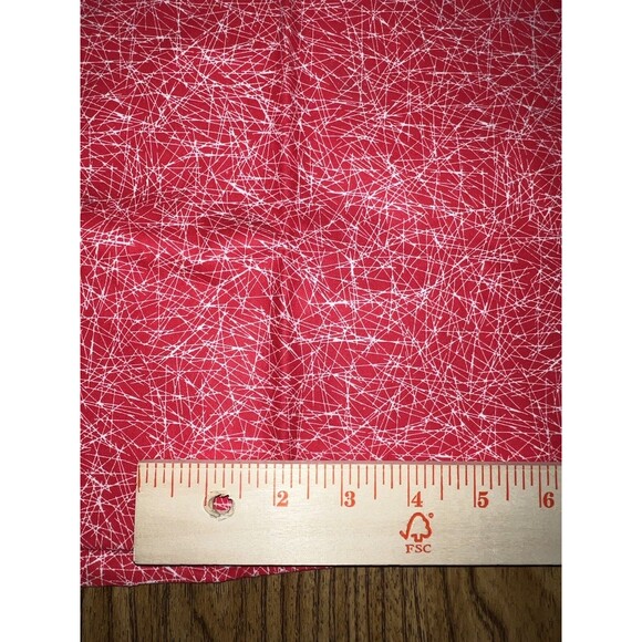 Flannel Fabric - 44" X 1 Yard - Red And White Abstract/webbed/crackled Design - Picture 3 of 4